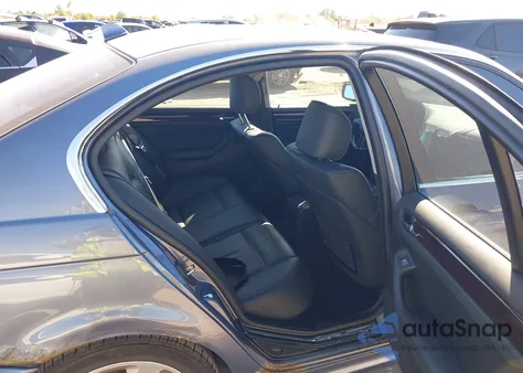 2005 BMW 330Xi z USA, uszkodzony, nr VIN WBAEW534X5PG12009